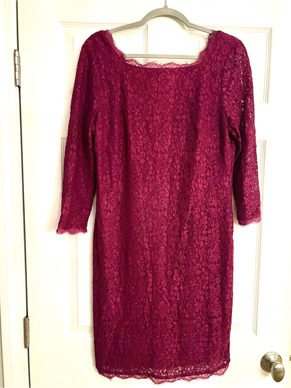 ADRIANNA PAPELL Burgundy Lace Sheath Dress. Sz 14. Zipper V-Back. 
Midi length.